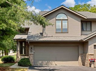 454 Berkshire Dr, Crystal Lake, IL 60014