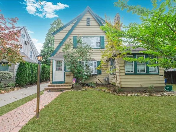 2 Michigan Rd, Floral Park, NY 11001