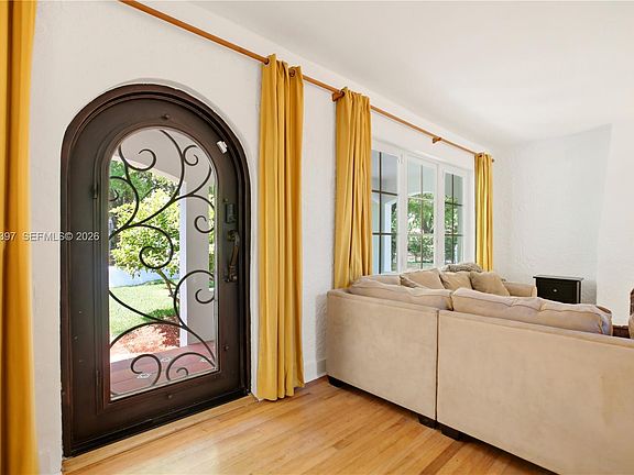 4th image of 2111 Alhambra Cir