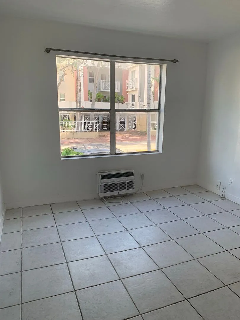 Charming Studio / 1 Bath in the Heart of South Beach — Photo 4