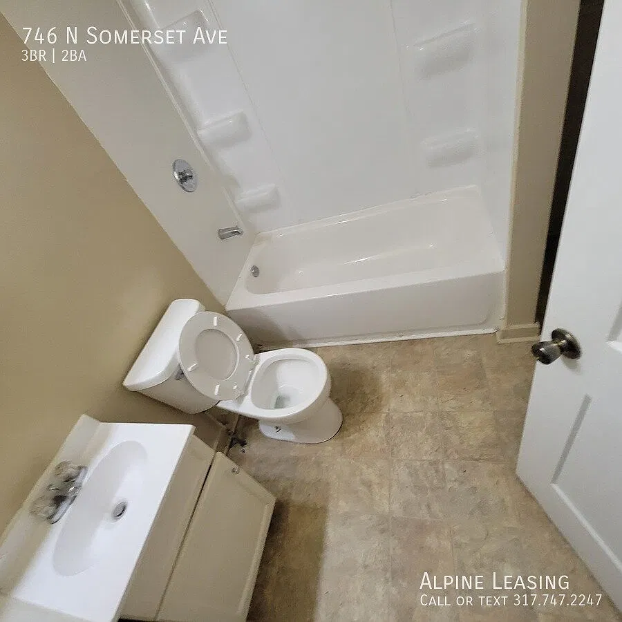 3 bed, 2.0 bath, $995 — Photo 4