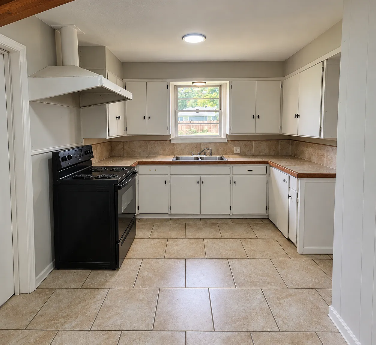 4 bed, 1334 sqft, $2,500 — Photo 3