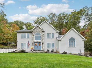 12 Johnson Dr, Stony Pt, NY 10980