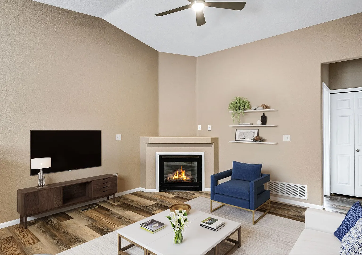 Two Bedroom Near The Powers Corridor — Photo 3