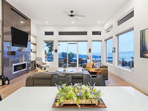 3rd image of 7478 High Ridge Cres