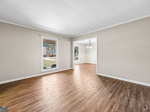 5th image of 105 Longwood Rd