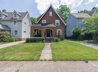 927 Roanoke Rd, Cleveland Heights, OH 44121