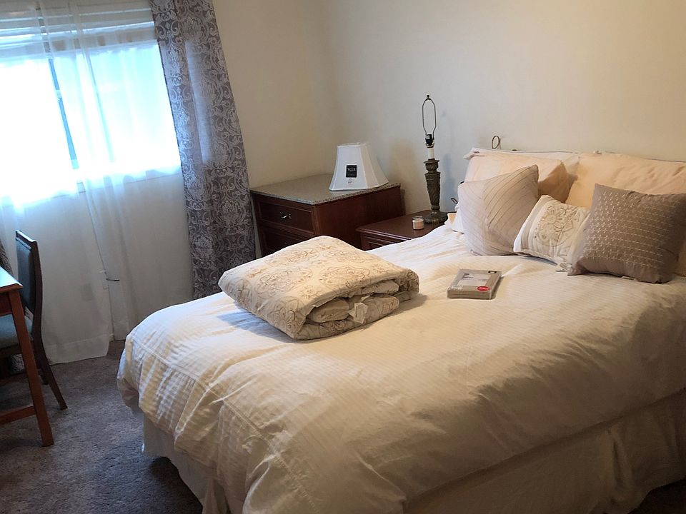 Master bedroom with Queen bed