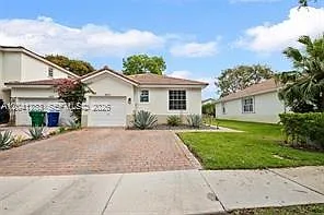 SW 27th Ct — Photo 1