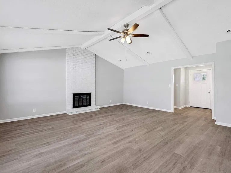 124 Lake Terrace Cir — Photo 2