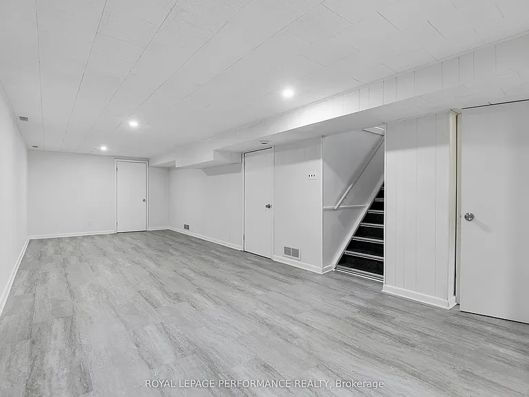 2243 Hillary Ave — Photo 21