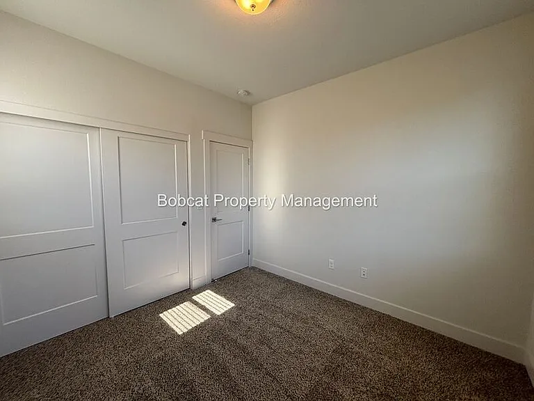 1287 Grove St — Photo 43
