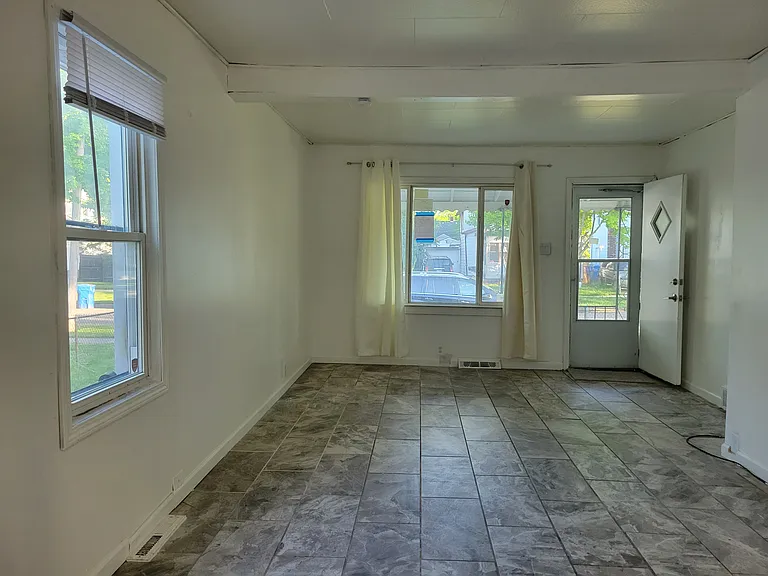 7027 Chalmers Ave — Photo 6