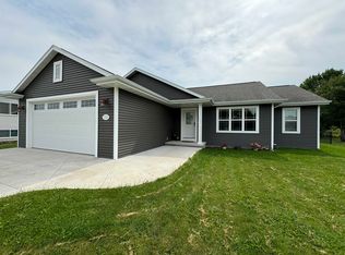 730 E Scott St, Omro, WI 54963