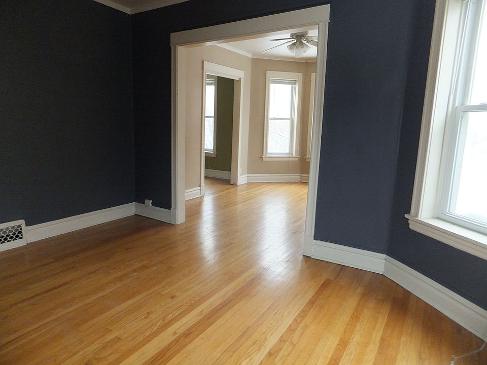 1st image of 2415 W Leland Ave APT 1