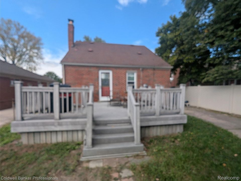 979 Liberty Ave, photo 3