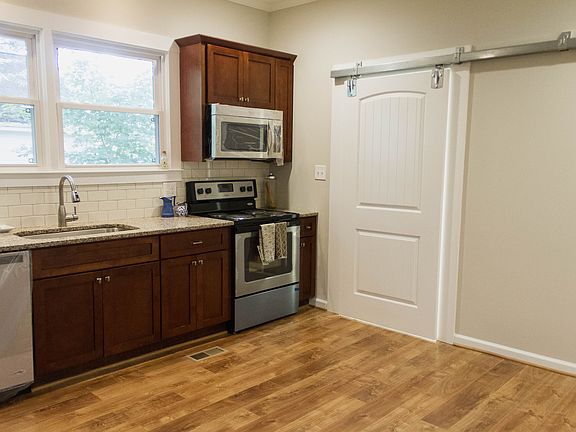 5th image of 305 W McKinley St