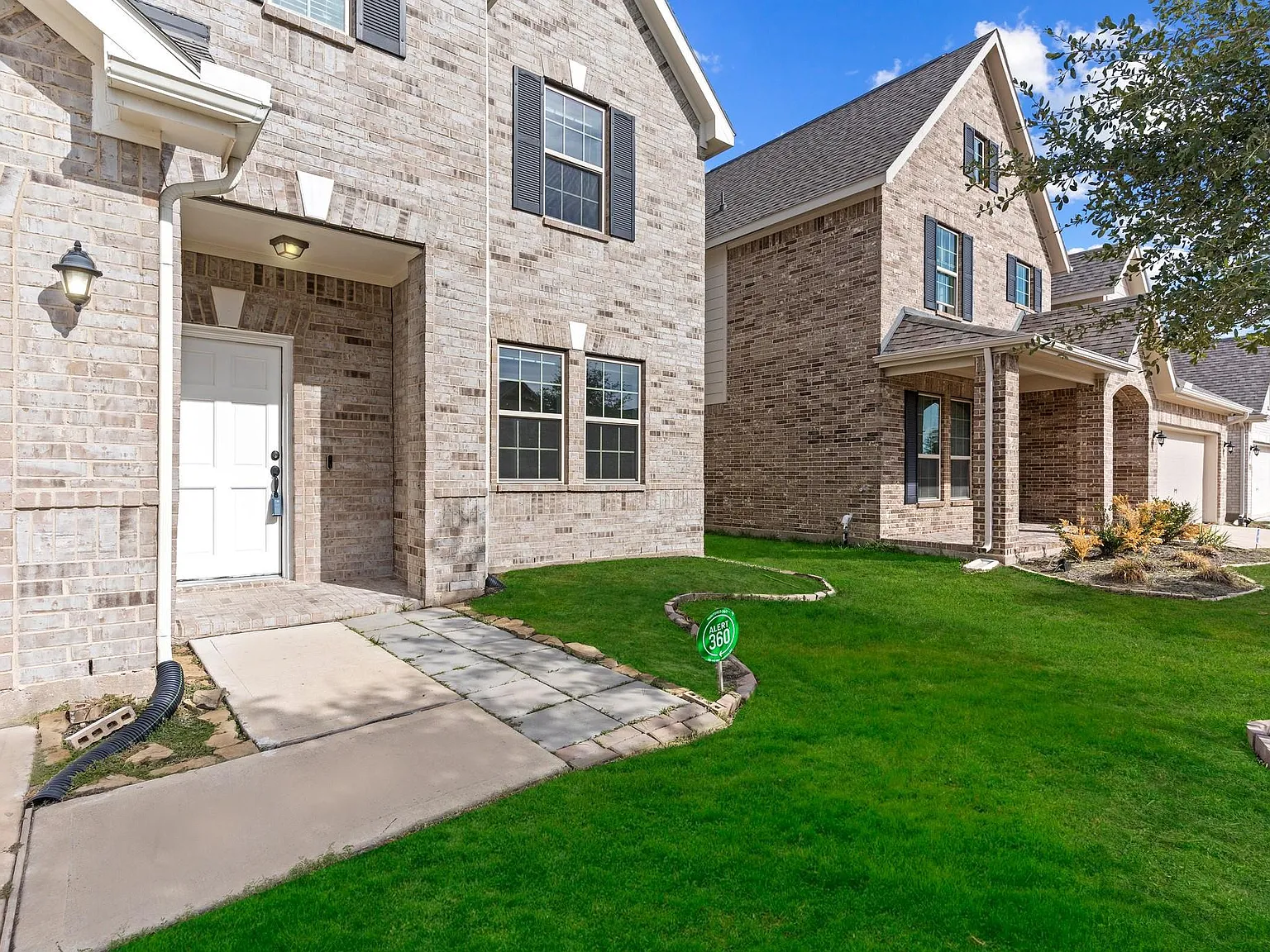 4 bed, 3.5 bath, 3162 sqft, $3,100 — Photo 2