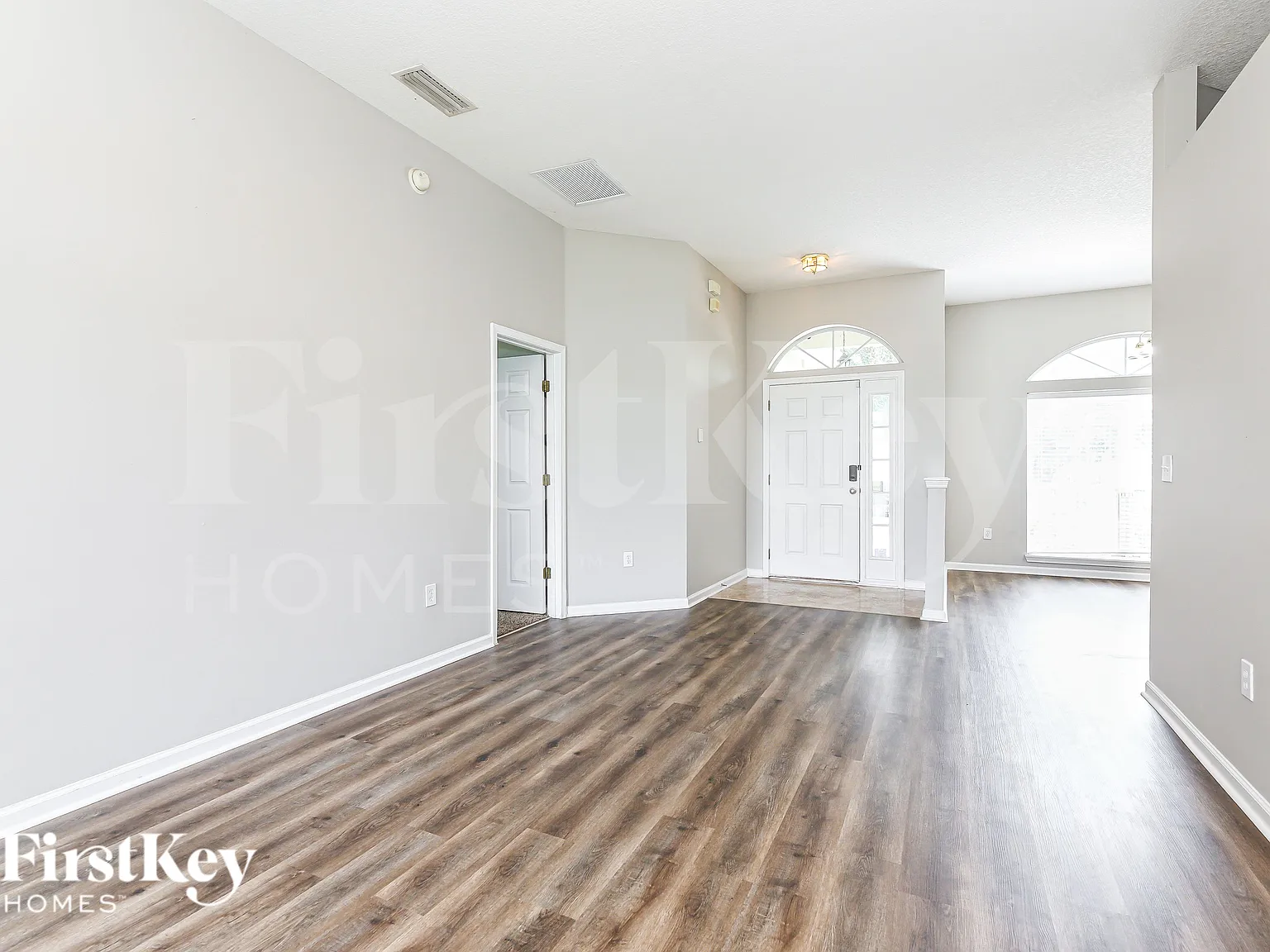 4 bed, 2.0 bath, 2161 sqft, $2,020 — Photo 3