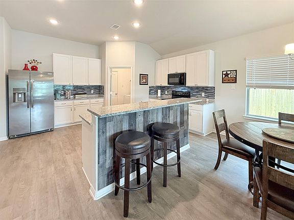 4th image of 209 Bryan Way
