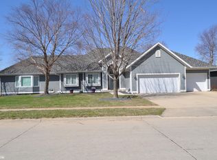 714 Prairie View Dr, Carroll, IA 51401