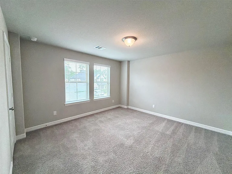 415 Northern Pike Dr — Photo 22