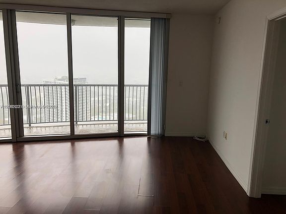 4th image of 1750 N Bayshore Dr #3015