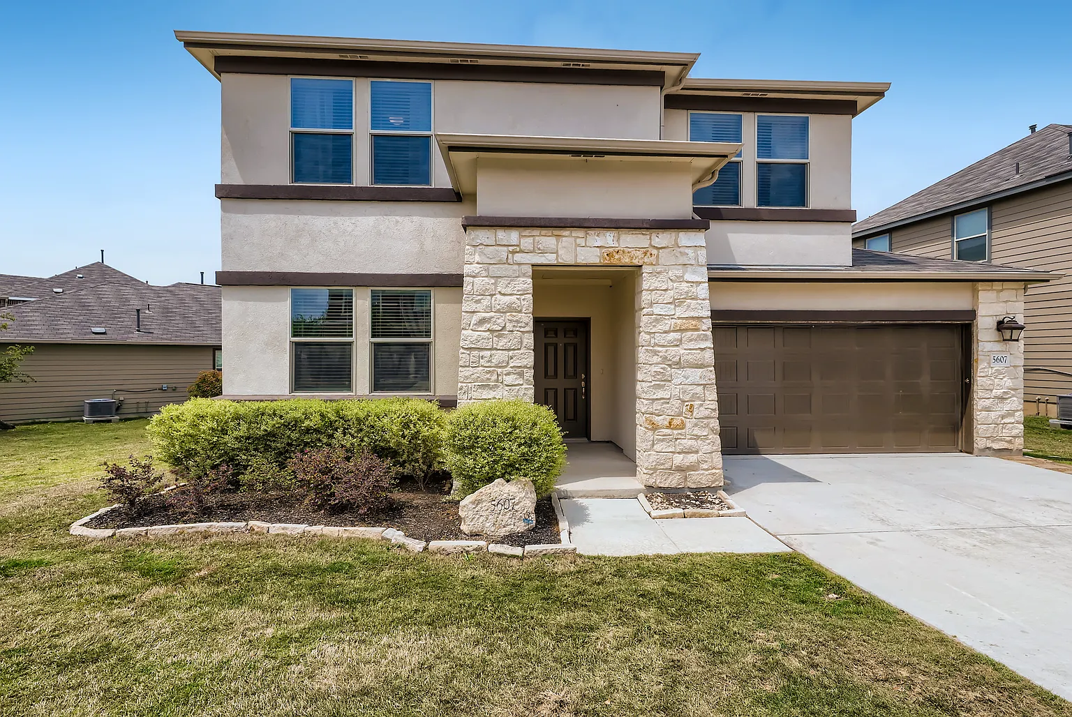 5 bed, 2838 sqft, $2,750 — Photo 1