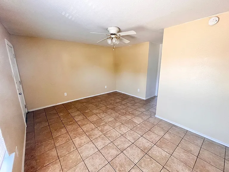 1703 Benttree Dr #B — Photo 5