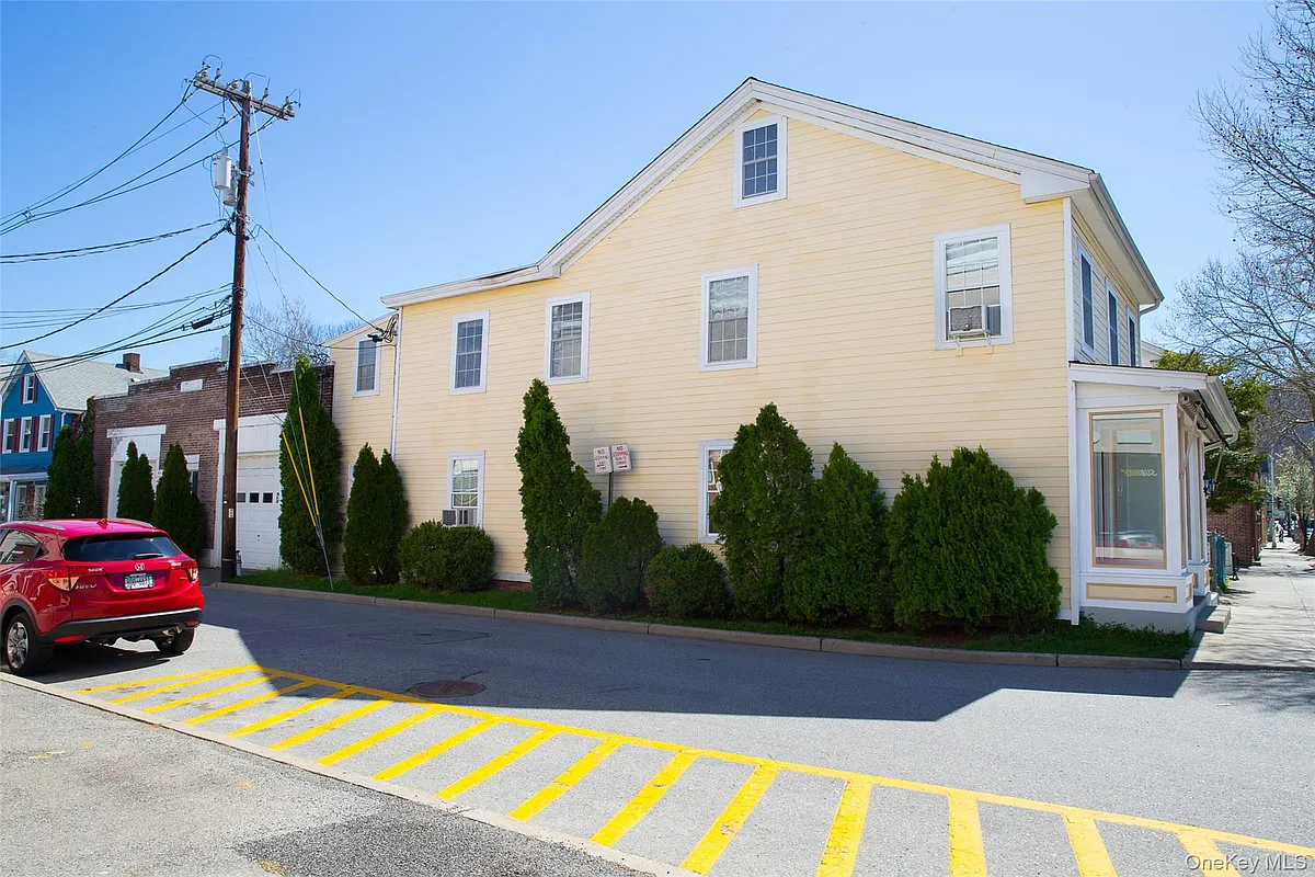 Building Photo - 296 Main St #2