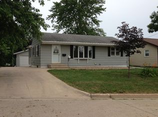 109 Marion Ct, Hiawatha, IA 52233