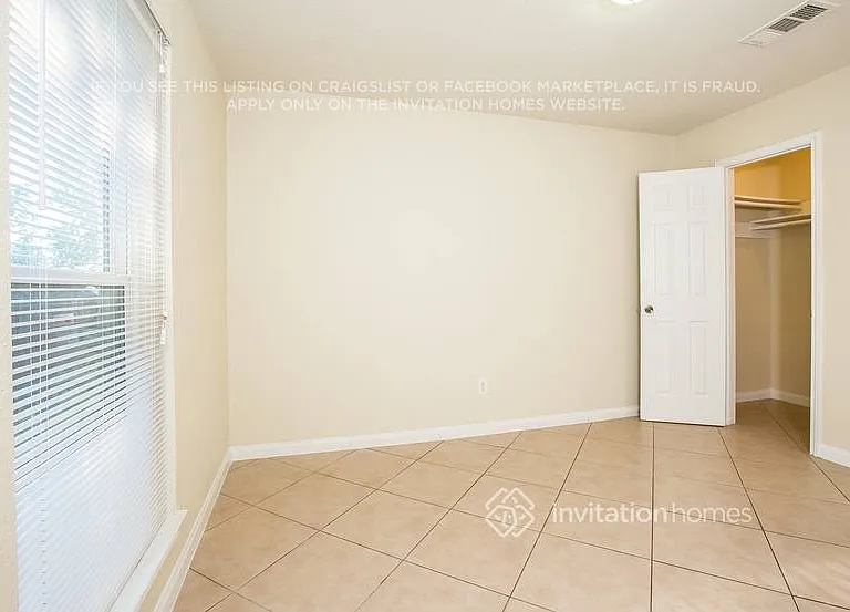 7805 Robinglen Ave — Photo 7