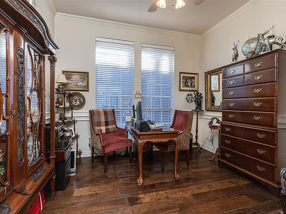 5th image of 403 Westbury Ct