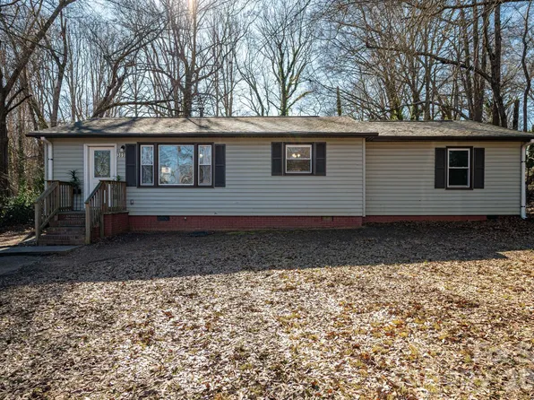 389 Carson Dr, Gastonia, NC 28052