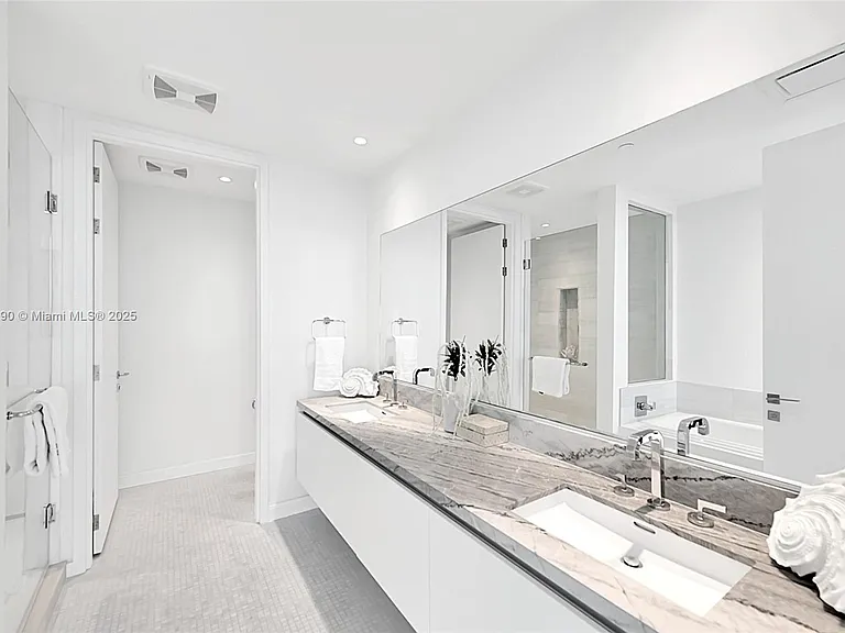 700 NE 24th St #2603 — Photo 11