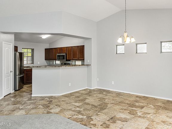 5th image of 1320 E Laurel Pl