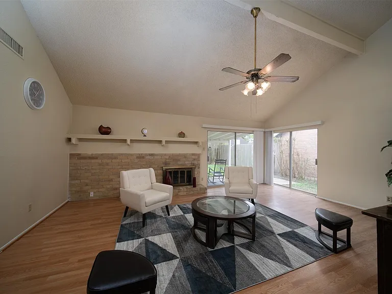 10619 Chapel Hill Dr — Photo 5