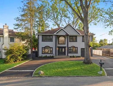 18 Wellington Road, Greenvale, NY, 11548