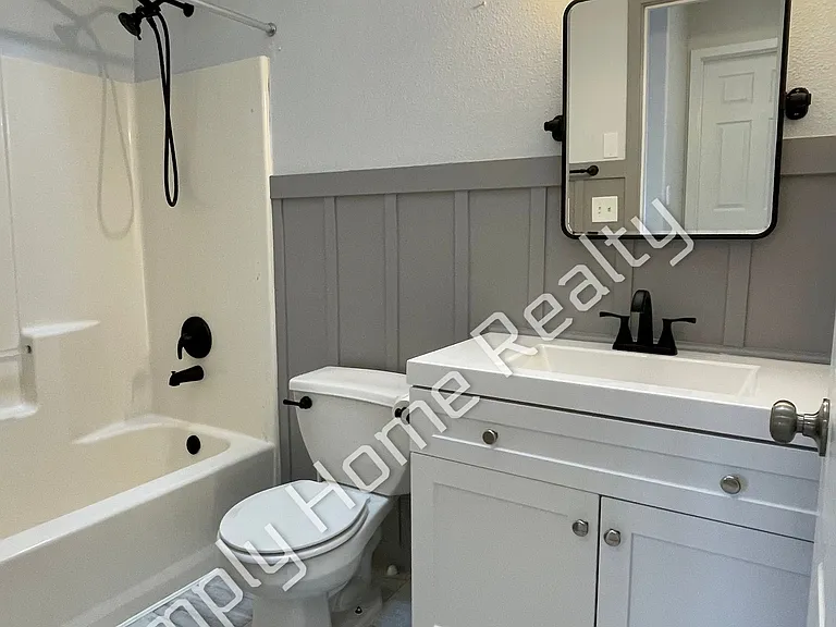 9807 Greenleaf Loop SE — Photo 12