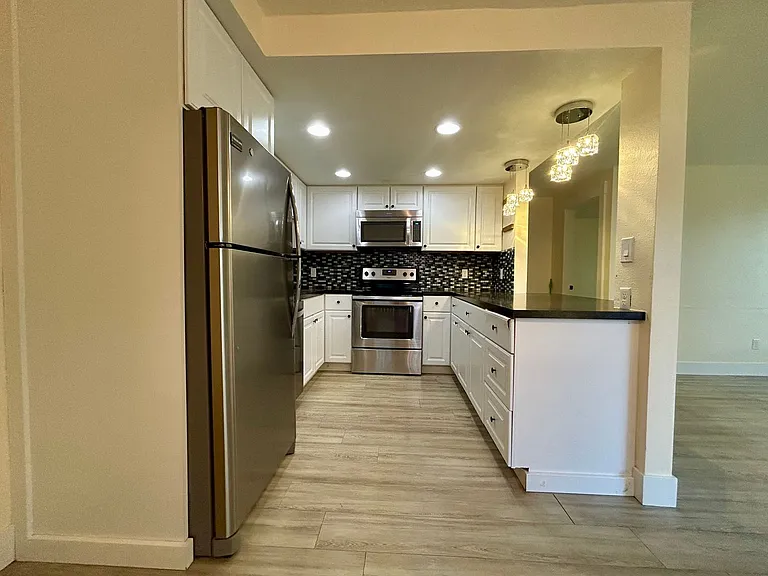 7306 NE 16th Ave — Photo 5