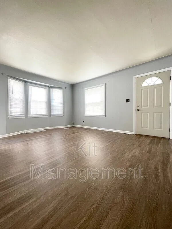 Move In Ready New Carpet — Photo 3