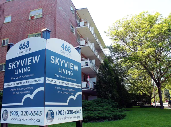 468 Lorne St, Burlington, ON L7R 2T4