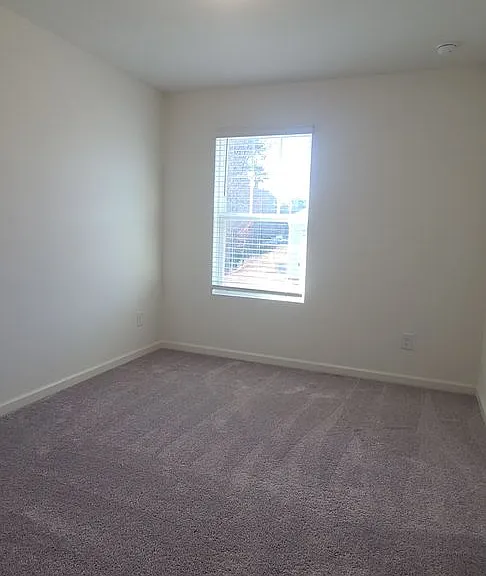 1516 Vernon Blvd — Photo 10