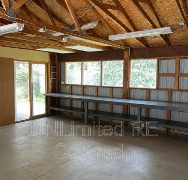 410 Comanche St — Photo 14
