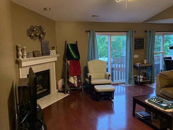 5th image of 329 Stonington Pl