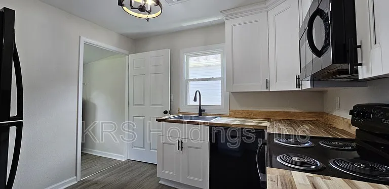 308 Saint James Ave #B — Photo 12