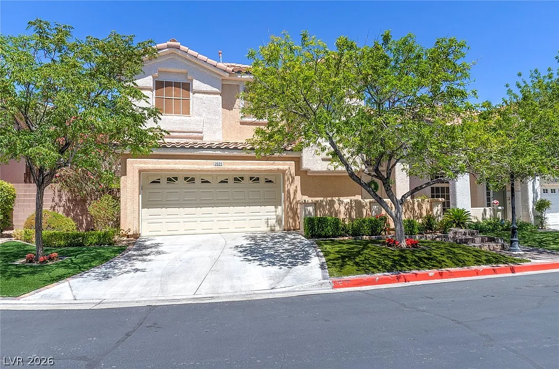 4 bed, 2.5 bath, 1992 sqft, $3,400 — Photo 3
