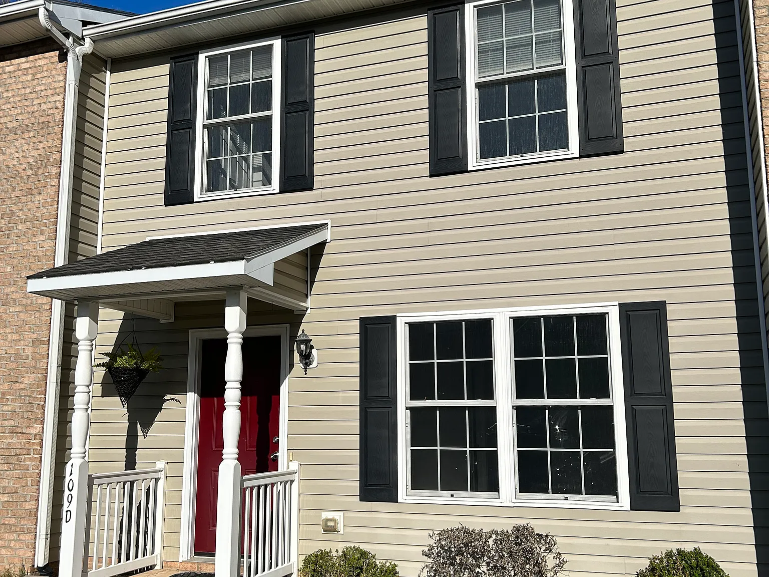 2 bed, 2.5 bath, 1120 sqft, $1,600 — Photo 1