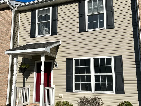 109 13th St #D, Grottoes, VA 24441