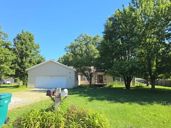 40 W Howard Dr, North Judson, IN 46366